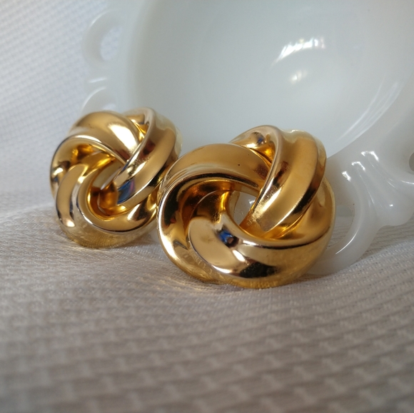 Vintage 80s Gold Tone Love Knot Earrings, Gaudy & Glorious, Retro & Wonderful, C - Picture 6 of 7